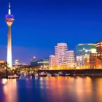 Studio B - Sunny City Business Apartment With Roof-Top Terrace For 2-4 Guests