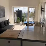 B - Sunny Business With Roof-top Terrace For 2-4 Guests Appartement *