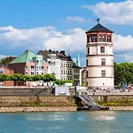 Studio B - Sunny City Business Apartment With Roof-Top Terrace For 2-4 Guests