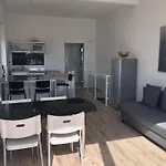 B - Sunny Business With Roof-top Terrace For 2-4 Guests Appartement *