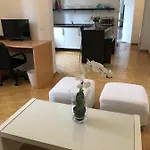 B - Sunny Business With Roof-top Terrace For 2-4 Guests Appartement *