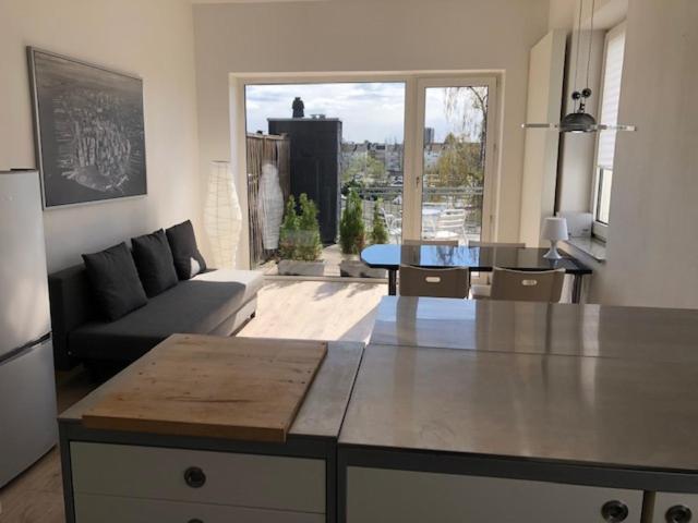 B - Sunny Business With Roof-top Terrace For 2-4 Guests Apartment *