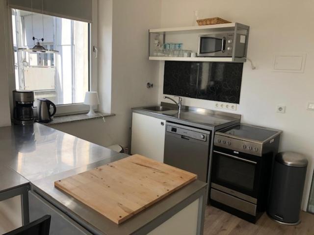 B - Sunny Business With Roof-top Terrace For 2-4 Guests Apartment