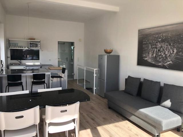 Apartment B - Sunny Business With Roof-top Terrace For 2-4 Guests *