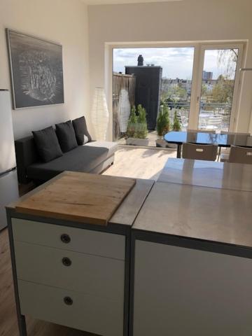 B - Sunny Business With Roof-top Terrace For 2-4 Guests * Düsseldorf