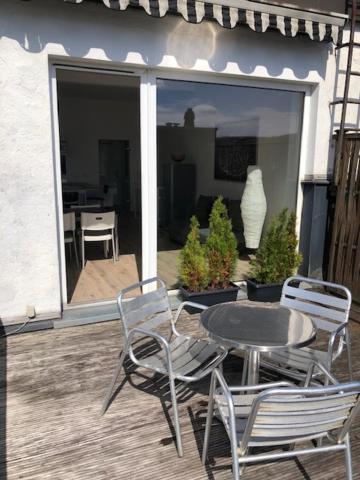 B - Sunny Business With Roof-top Terrace For 2-4 Guests Apartment *