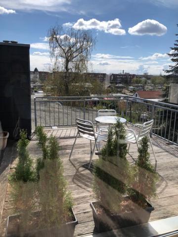 B - Sunny Business With Roof-top Terrace For 2-4 Guests